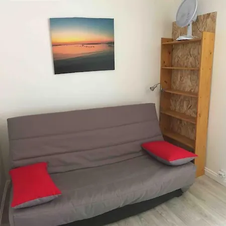 Retro Apartment Chambery