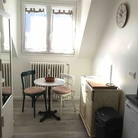 Retro Apartment Chambery